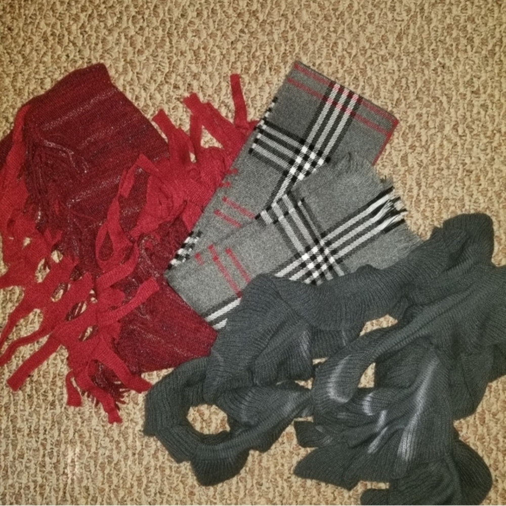 Assorted Winter Accessories Bundle - Picture 16 of 16
